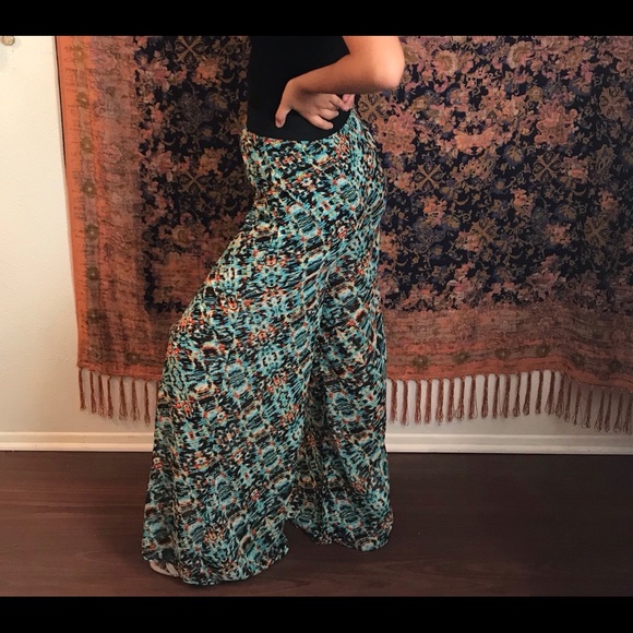 Flowy wide-leg pants - Picture 2 of 6